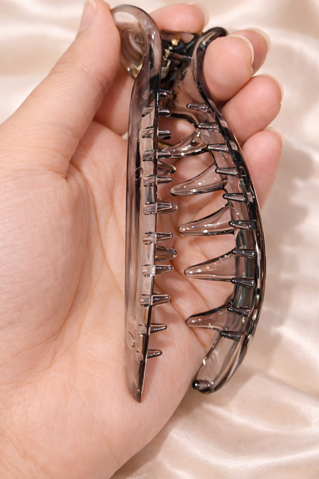 Curve Grip Banana Catch Clip